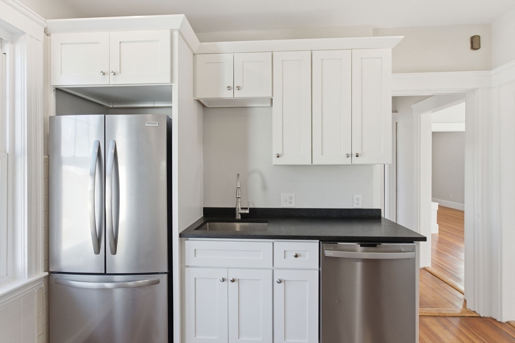 113 Minot St, Boston, Massachusetts, 2 Bedrooms Bedrooms, 5 Rooms Rooms,1 BathroomBathrooms,Residential Lease,For Rent,Minot St,73538491
