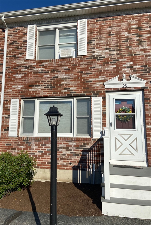 28 Douglas Dr, East Bridgewater, Massachusetts, 2 Bedrooms Bedrooms, 6 Rooms Rooms,1.5 BathroomsBathrooms,Residential,For Sale,Douglas Dr,73538498