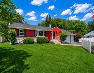 11 Sunset Dr, Easton, Massachusetts, 3 Bedrooms Bedrooms, 6 Rooms Rooms,2.5 BathroomsBathrooms,Residential,For Sale,Sunset Dr,73538444