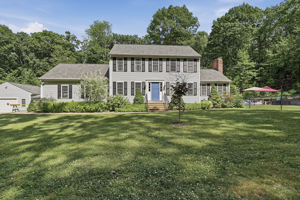 115 Hunter Road, Uxbridge, Massachusetts, 3 Bedrooms Bedrooms, 8 Rooms Rooms,2.5 BathroomsBathrooms,Residential,For Sale,Hunter Road,73538503