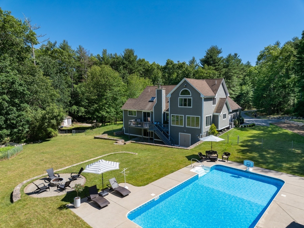 28 Gammons Rd, Acushnet, Massachusetts, 4 Bedrooms Bedrooms, 9 Rooms Rooms,4 BathroomsBathrooms,Residential,For Sale,Gammons Rd,73538469