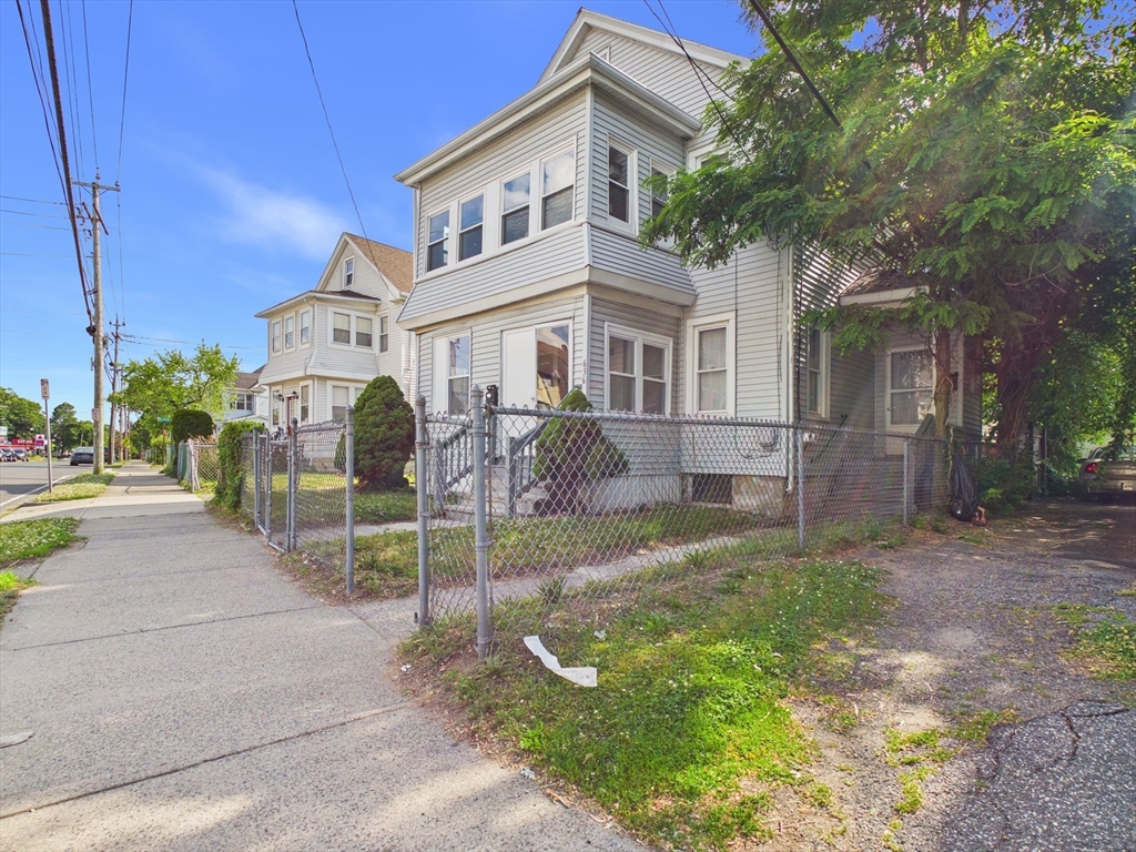 634-636 Dickinson St, Springfield, Massachusetts, 6 Bedrooms Bedrooms, 12 Rooms Rooms,2 BathroomsBathrooms,Residential Income,For Sale,Dickinson St,73538509