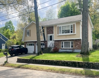 17 Old Farm Rd, Reading, Massachusetts, 3 Bedrooms Bedrooms, 6 Rooms Rooms,2.5 BathroomsBathrooms,Residential,For Sale,Old Farm Rd,73538518