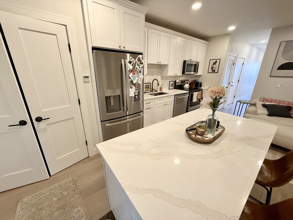 120 Emerson St, Boston, Massachusetts, 2 Bedrooms Bedrooms, 4 Rooms Rooms,2 BathroomsBathrooms,Residential Lease,For Rent,Emerson St,73538529