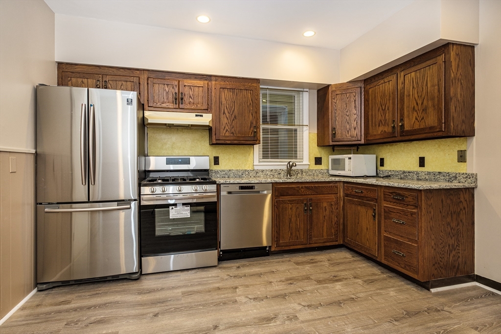 7 Mulford Street, Brookline, Massachusetts, 3 Bedrooms Bedrooms, 5 Rooms Rooms,1 BathroomBathrooms,Residential Lease,For Rent,Mulford Street,73538578