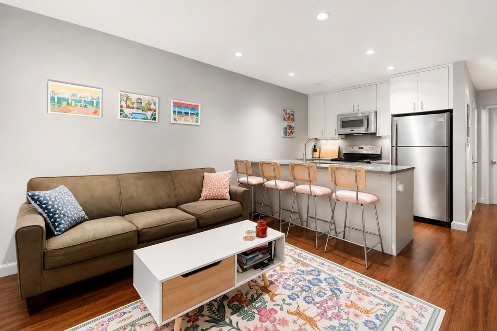 92 W Springfield, Boston, Massachusetts, 1 Bedroom Bedrooms, 3 Rooms Rooms,1 BathroomBathrooms,Residential Lease,For Rent,W Springfield,73538583