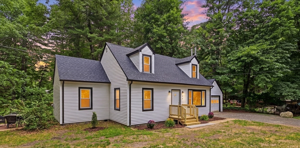 26 Wood Rd Ext, Westfield, Massachusetts, 4 Bedrooms Bedrooms, 6 Rooms Rooms,2 BathroomsBathrooms,Residential,For Sale,Wood Rd Ext,73538352