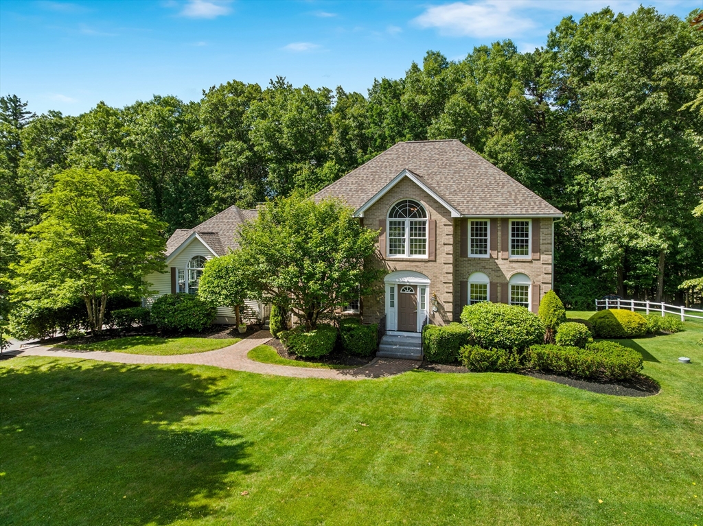 10 Morgan Dr, Methuen, Massachusetts, 4 Bedrooms Bedrooms, 9 Rooms Rooms,2.5 BathroomsBathrooms,Residential,For Sale,Morgan Dr,73538575