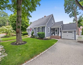 299 Pearl St, Reading, Massachusetts, 5 Bedrooms Bedrooms, 10 Rooms Rooms,3 BathroomsBathrooms,Residential,For Sale,Pearl St,73538471