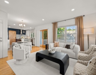 10 Farrow Street, Winchester, Massachusetts, 4 Bedrooms Bedrooms, 9 Rooms Rooms,3.5 BathroomsBathrooms,Residential,For Sale,Farrow Street,73538441