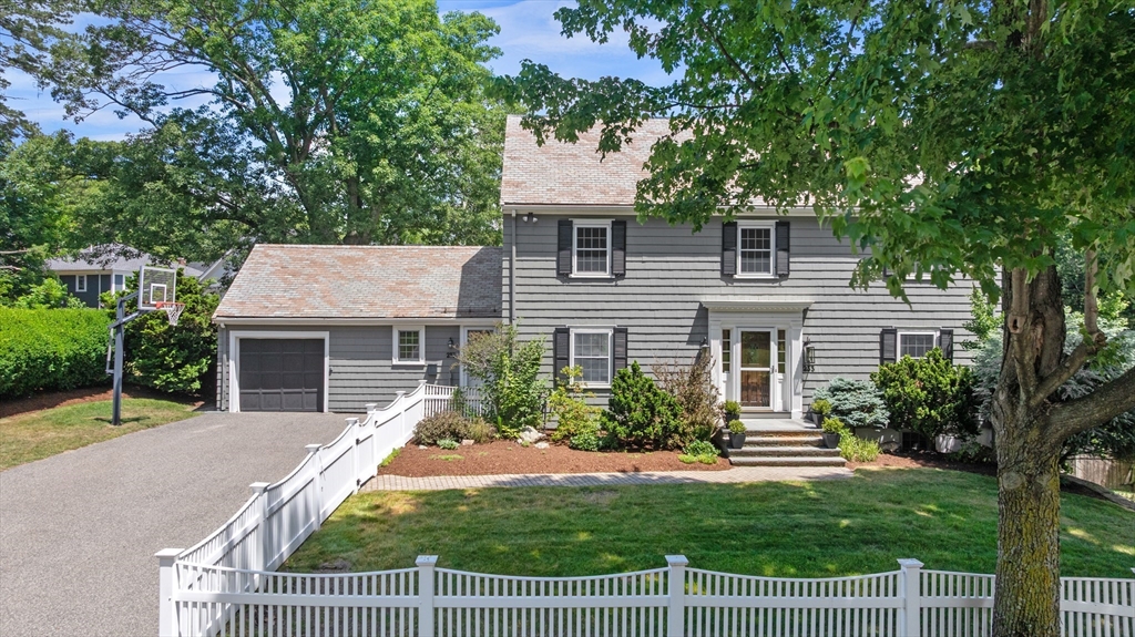 233 Rutledge, Belmont, Massachusetts, 4 Bedrooms Bedrooms, 9 Rooms Rooms,3.5 BathroomsBathrooms,Residential,For Sale,Rutledge,73538563