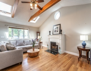 300 South Street East, Raynham, Massachusetts, 3 Bedrooms Bedrooms, 8 Rooms Rooms,1 BathroomBathrooms,Residential,For Sale,South Street East,73538615