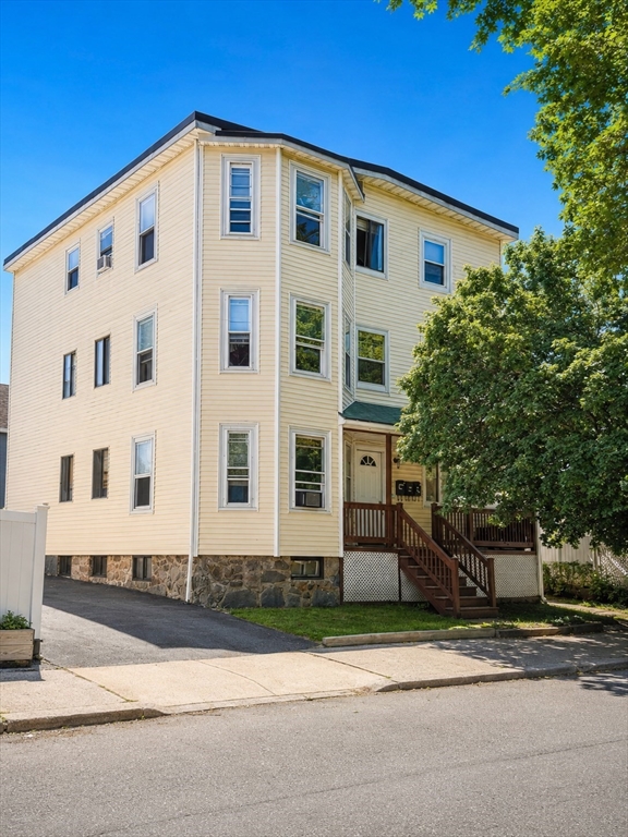 32 Morris Street, Lynn, Massachusetts, 9 Bedrooms Bedrooms, 15 Rooms Rooms,3 BathroomsBathrooms,Residential Income,For Sale,Morris Street,73536399