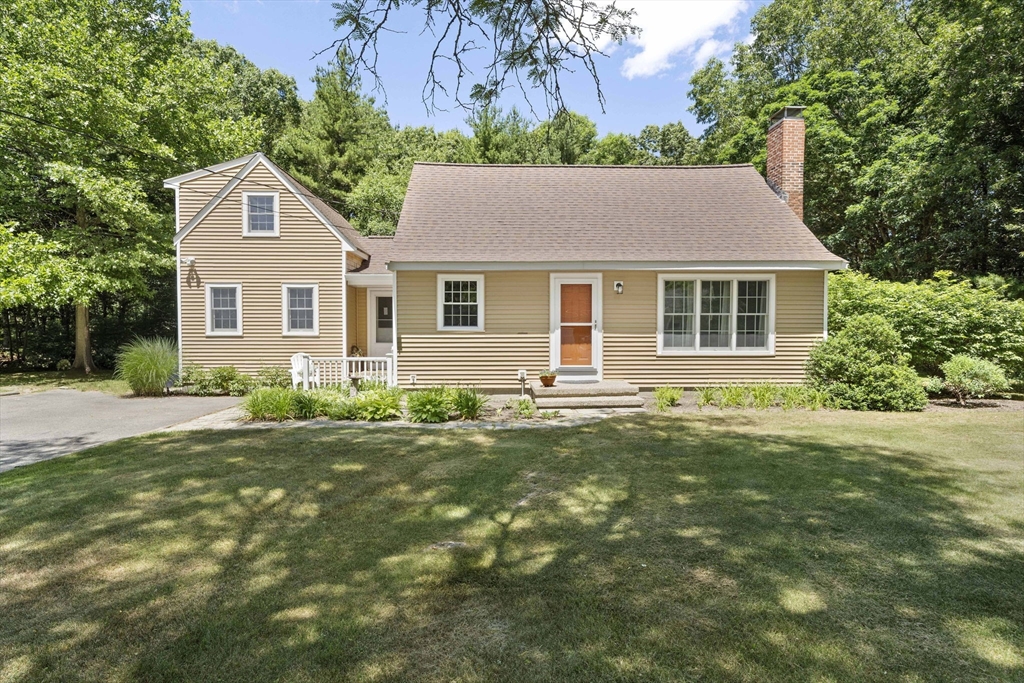 12 Walnut Rd, Norwell, Massachusetts, 3 Bedrooms Bedrooms, 7 Rooms Rooms,2 BathroomsBathrooms,Residential,For Sale,Walnut Rd,73538775