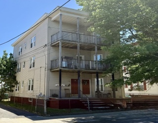 28-30 Hollingsworth St, Lynn, Massachusetts, 9 Bedrooms Bedrooms, 15 Rooms Rooms,3 BathroomsBathrooms,Residential Income,For Sale,Hollingsworth St,73535797