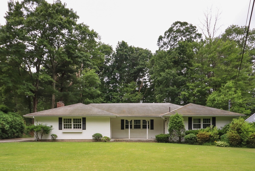 30 Gill Ct, Northbridge, Massachusetts, 3 Bedrooms Bedrooms, 7 Rooms Rooms,2 BathroomsBathrooms,Residential,For Sale,Gill Ct,73538522