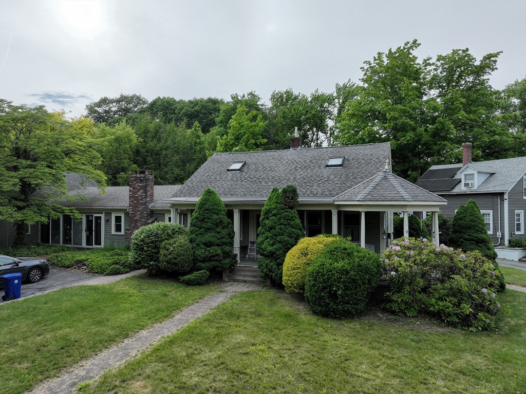 18 North Ave, Attleboro, Massachusetts, 5 Bedrooms Bedrooms, 8 Rooms Rooms,3 BathroomsBathrooms,Residential Income,For Sale,North Ave,73536842