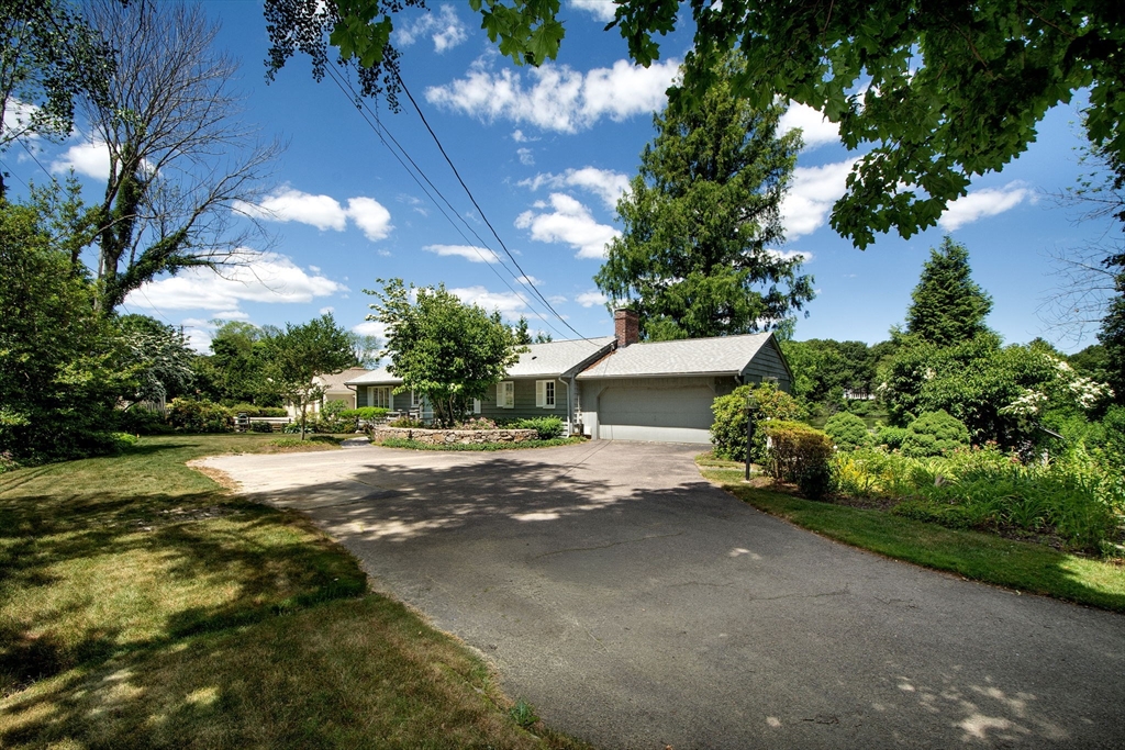 6 Damons Point Drive, Marshfield, Massachusetts, 3 Bedrooms Bedrooms, 9 Rooms Rooms,2 BathroomsBathrooms,Residential,For Sale,Damons Point Drive,73538483