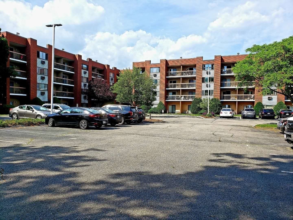 4975 Washington St., Boston, Massachusetts, 2 Bedrooms Bedrooms, 4 Rooms Rooms,2 BathroomsBathrooms,Residential Lease,For Rent,Washington St.,73538843