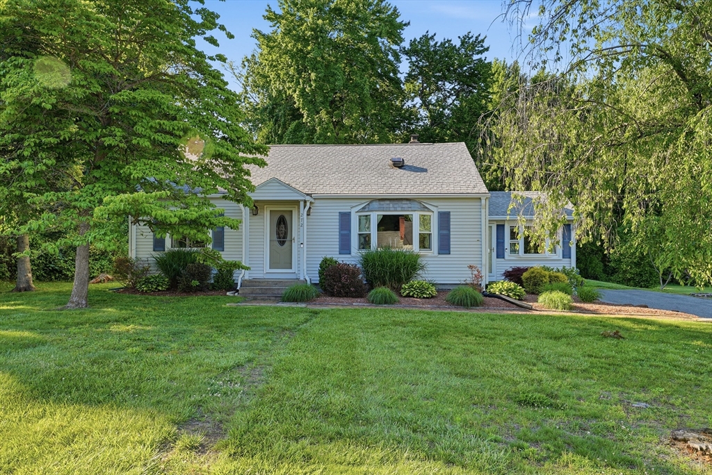 272 Prospect Avenue, West Springfield, Massachusetts, 4 Bedrooms Bedrooms, 7 Rooms Rooms,2 BathroomsBathrooms,Residential,For Sale,Prospect Avenue,73538627