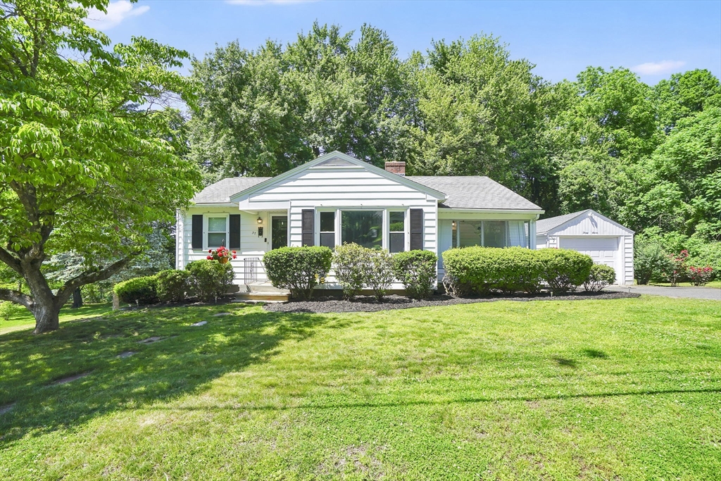 37 High St, East Longmeadow, Massachusetts, 3 Bedrooms Bedrooms, 5 Rooms Rooms,1 BathroomBathrooms,Residential,For Sale,High St,73534777