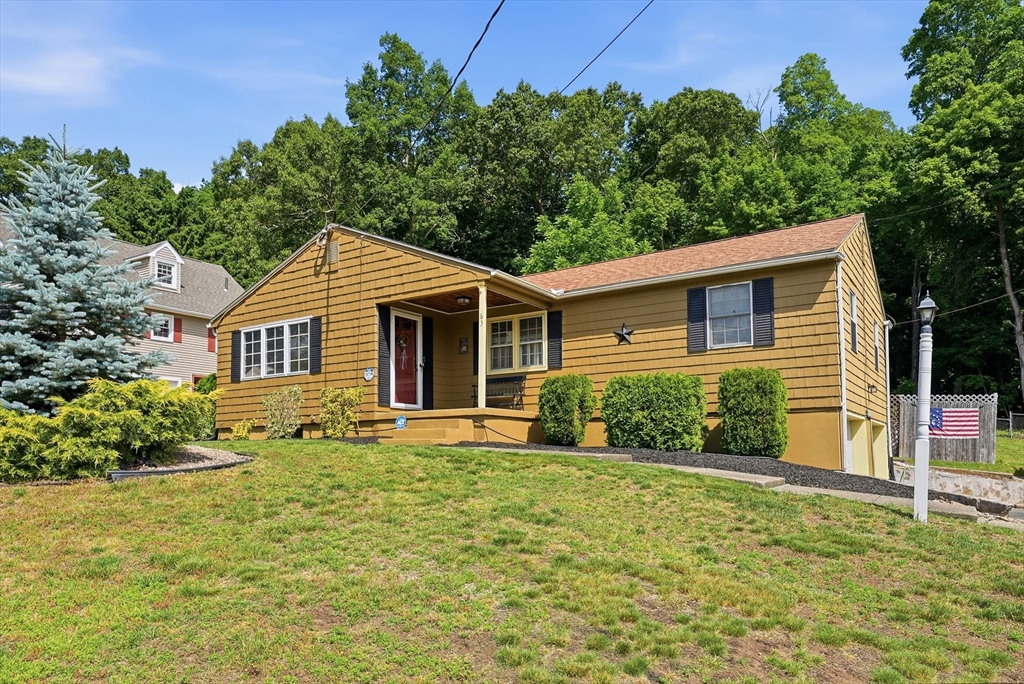 63 Laurence Drive, West Springfield, Massachusetts, 3 Bedrooms Bedrooms, 6 Rooms Rooms,1.5 BathroomsBathrooms,Residential,For Sale,Laurence Drive,73538631