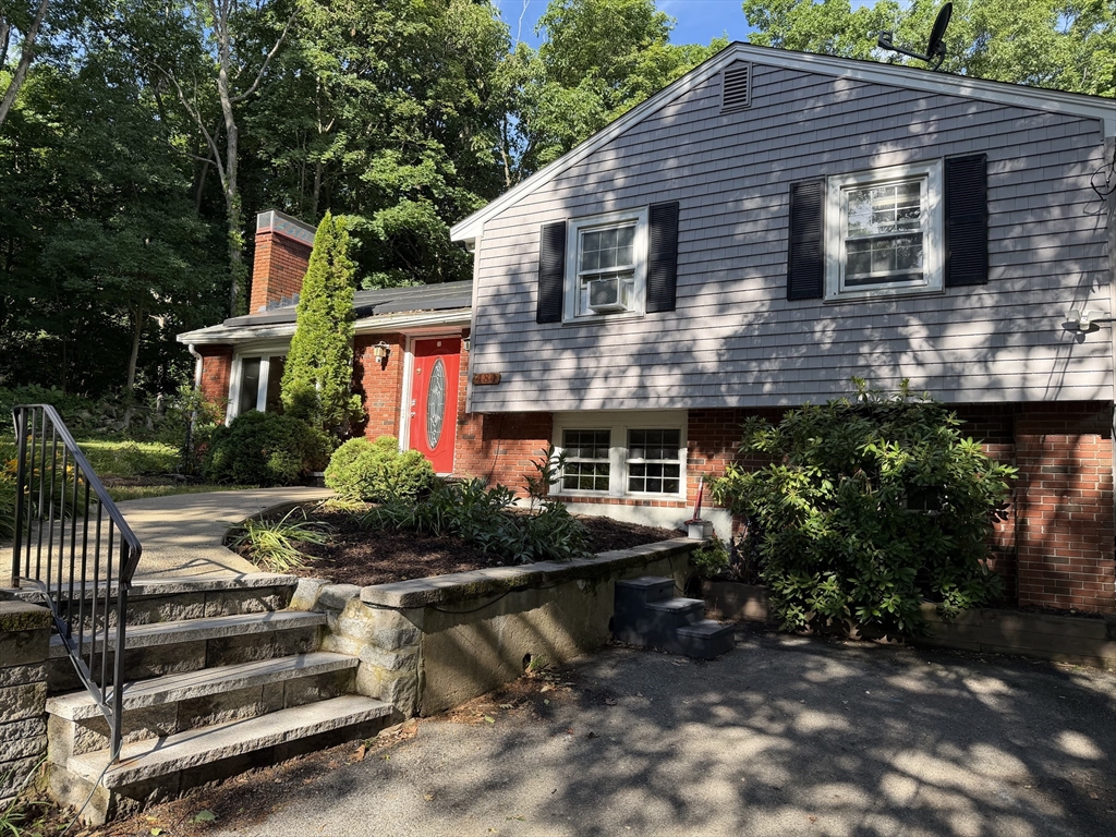 484 Essex, Weymouth, Massachusetts, 3 Bedrooms Bedrooms, 6 Rooms Rooms,2 BathroomsBathrooms,Residential,For Sale,Essex,73538840