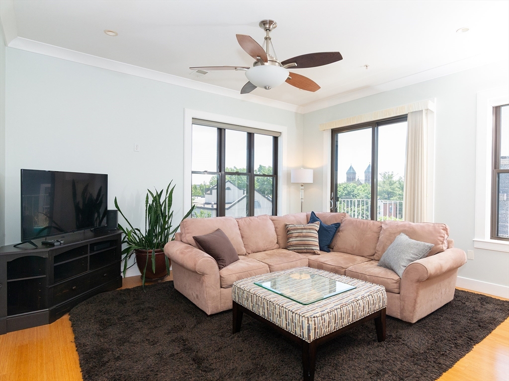 88 B St, Boston, Massachusetts, 1 Bedroom Bedrooms, 4 Rooms Rooms,1 BathroomBathrooms,Residential,For Sale,B St,73538666