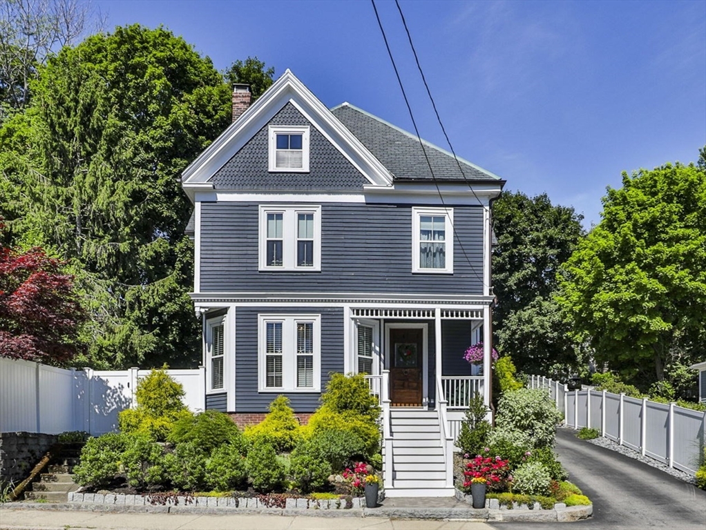60 Market Street, Amesbury, Massachusetts, 4 Bedrooms Bedrooms, 8 Rooms Rooms,2 BathroomsBathrooms,Residential,For Sale,Market Street,73538669