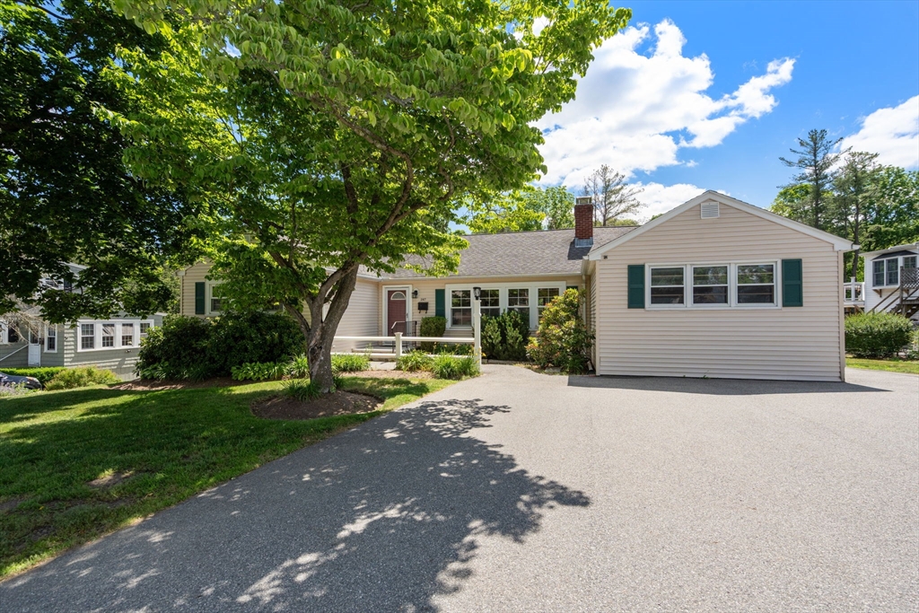 247 Osgood Street, North Andover, Massachusetts, 4 Bedrooms Bedrooms, 9 Rooms Rooms,2 BathroomsBathrooms,Residential,For Sale,Osgood Street,73538698