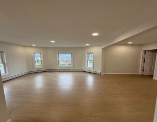78 Lowell, Methuen, Massachusetts, 2 Bedrooms Bedrooms, 4 Rooms Rooms,2 BathroomsBathrooms,Residential Lease,For Rent,Lowell,73538703