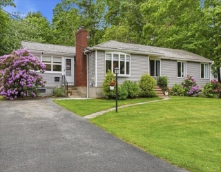 8 Lewis Park Dr S, Walpole, Massachusetts, 3 Bedrooms Bedrooms, 5 Rooms Rooms,2 BathroomsBathrooms,Residential,For Sale,Lewis Park Dr S,73538400