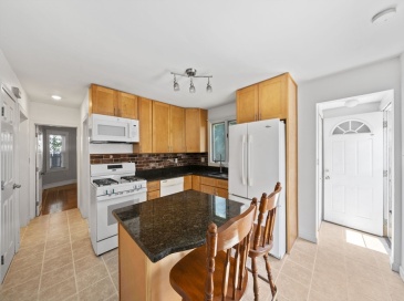 12 Rosemont Rd, Weymouth, Massachusetts, 2 Bedrooms Bedrooms, 6 Rooms Rooms,1 BathroomBathrooms,Residential Lease,For Rent,Rosemont Rd,73538712 12 Rosemont Rd, Weymouth, Massachusetts, 2 Bedrooms Bedrooms, 6 Rooms Rooms,1 BathroomBathrooms,Residential Lease,For Rent,Rosemont Rd,73538712