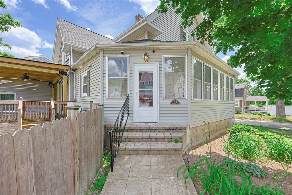 39 Johnston Avenue, Northbridge, Massachusetts, 4 Bedrooms Bedrooms, 8 Rooms Rooms,2 BathroomsBathrooms,Residential,For Sale,Johnston Avenue,73538739