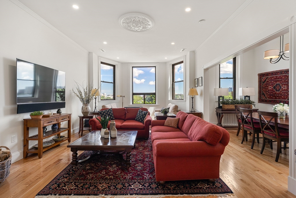 31 Bay State Rd, Boston, Massachusetts, 3 Bedrooms Bedrooms, 6 Rooms Rooms,3 BathroomsBathrooms,Residential,For Sale,Bay State Rd,73538732