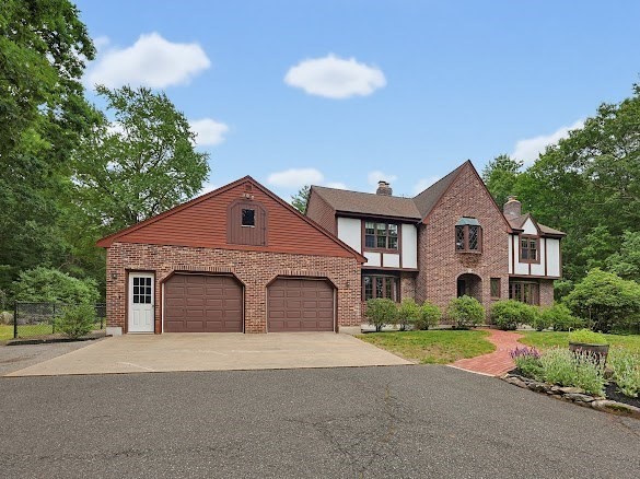 107 Mill Street, Dunstable, Massachusetts, 4 Bedrooms Bedrooms, 11 Rooms Rooms,3.5 BathroomsBathrooms,Residential,For Sale,Mill Street,73538749