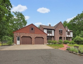 107 Mill Street, Dunstable, Massachusetts, 4 Bedrooms Bedrooms, 11 Rooms Rooms,3.5 BathroomsBathrooms,Residential,For Sale,Mill Street,73538749