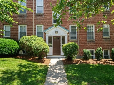 1 Lanark Rd, Brookline, Massachusetts, 2 Bedrooms Bedrooms, 5 Rooms Rooms,1 BathroomBathrooms,Residential,For Sale,Lanark Rd,73538645 1 Lanark Rd, Brookline, Massachusetts, 2 Bedrooms Bedrooms, 5 Rooms Rooms,1 BathroomBathrooms,Residential,For Sale,Lanark Rd,73538645