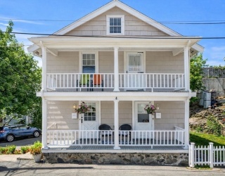 4 Clark St., Swampscott, Massachusetts, 2 Bedrooms Bedrooms, 10 Rooms Rooms,1 BathroomBathrooms,Residential Income,For Sale,Clark St.,73538875