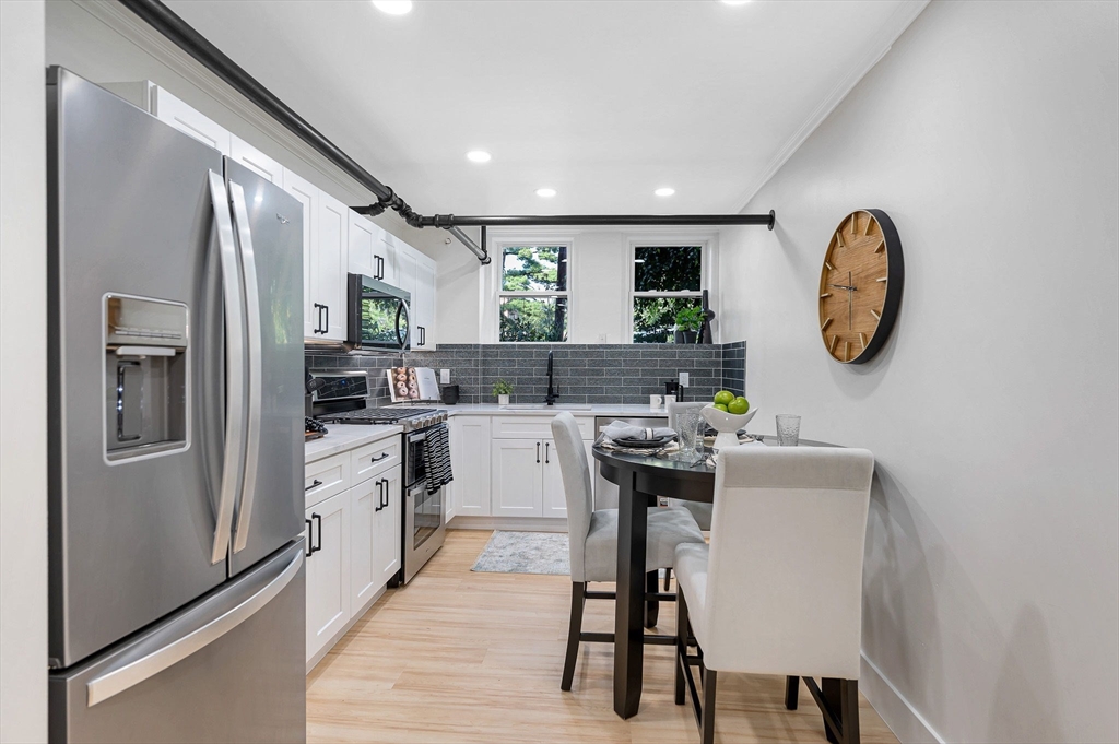 52 Garden St, Cambridge, Massachusetts, 3 Bedrooms Bedrooms, 7 Rooms Rooms,2 BathroomsBathrooms,Residential,For Sale,Garden St,73538073