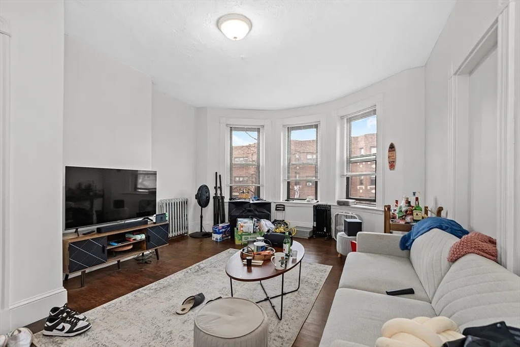 868 Huntington Ave, Boston, Massachusetts, 5 Bedrooms Bedrooms, 6 Rooms Rooms,2 BathroomsBathrooms,Residential Lease,For Rent,Huntington Ave,73538890