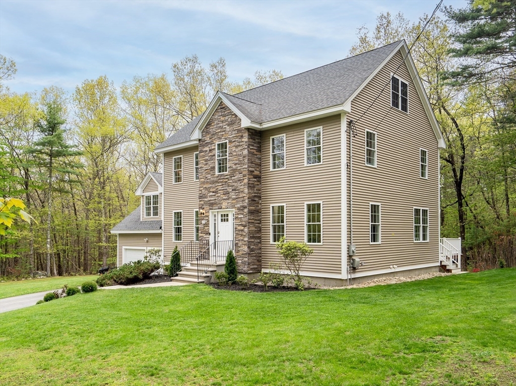 12 Cowdry Hill Rd, Westford, Massachusetts, 4 Bedrooms Bedrooms, 9 Rooms Rooms,2.5 BathroomsBathrooms,Residential,For Sale,Cowdry Hill Rd,73538762