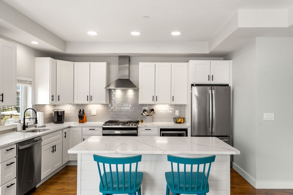 1400 Columbia Road, Boston, Massachusetts, 3 Bedrooms Bedrooms, 5 Rooms Rooms,2 BathroomsBathrooms,Residential Lease,For Rent,Columbia Road,73532238
