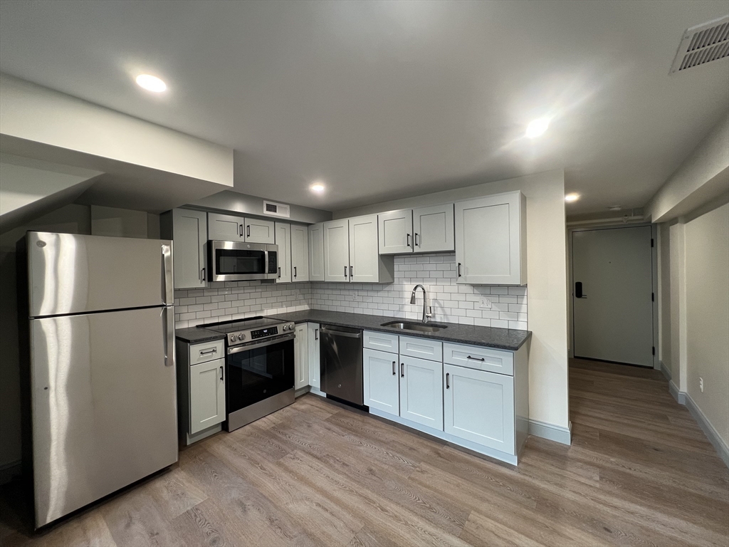 160 Seabury St, Fall River, Massachusetts, 2 Bedrooms Bedrooms, 5 Rooms Rooms,1.5 BathroomsBathrooms,Residential Lease,For Rent,Seabury St,73532007