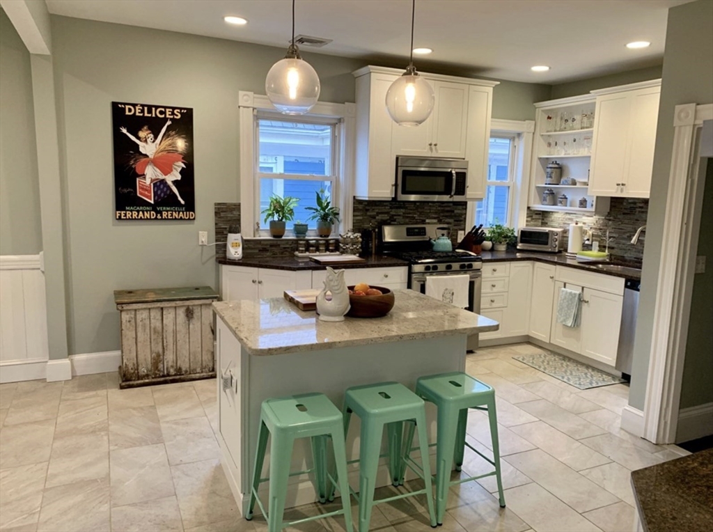 254 E Cottage St, Boston, Massachusetts, 4 Bedrooms Bedrooms, 7 Rooms Rooms,2 BathroomsBathrooms,Residential Lease,For Rent,E Cottage St,73538912