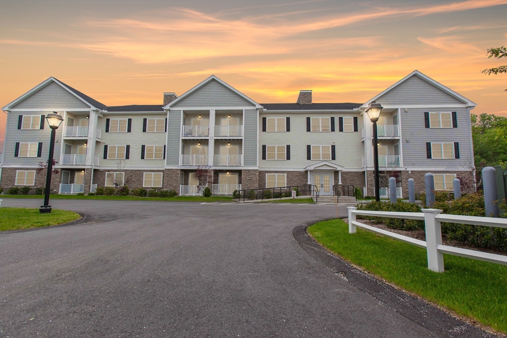 21 Messenger Street, Plainville, Massachusetts, 2 Bedrooms Bedrooms, 5 Rooms Rooms,1 BathroomBathrooms,Residential Lease,For Rent,Messenger Street,73538915