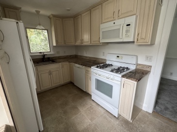 15-17 Belmont Road, Brookline, Massachusetts, 2 Bedrooms Bedrooms, 5 Rooms Rooms,1 BathroomBathrooms,Residential Lease,For Rent,Belmont Road,73538984