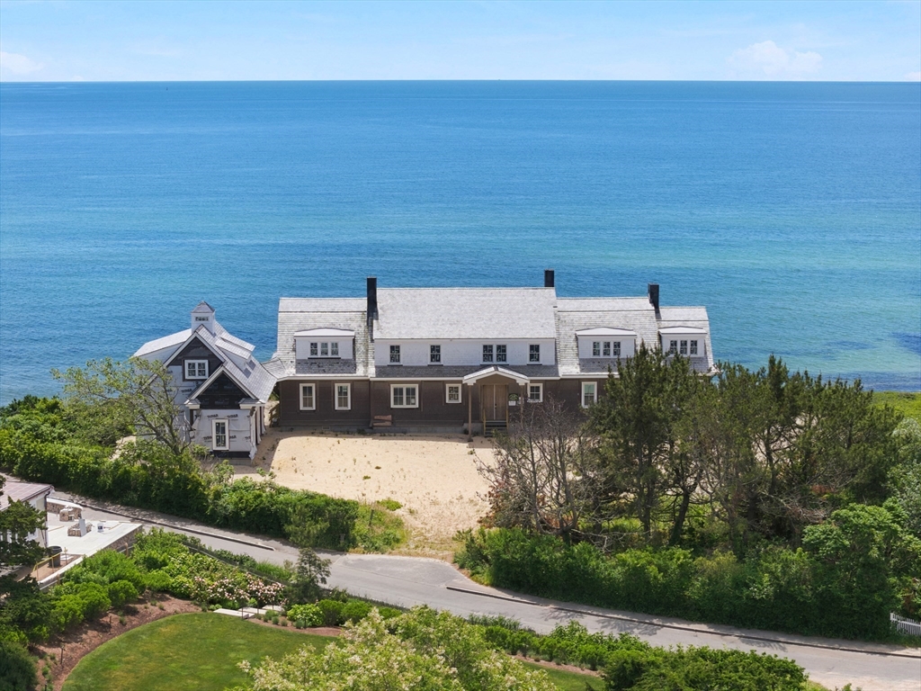 31 Dale Ave, Barnstable, Massachusetts, 6 Bedrooms Bedrooms, 17 Rooms Rooms,4.5 BathroomsBathrooms,Residential,For Sale,Dale Ave,73539002