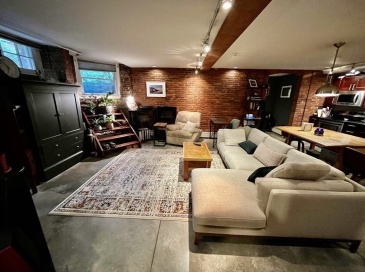 1760 Beacon Street, Brookline, Massachusetts, 2 Bedrooms Bedrooms, 5 Rooms Rooms,2 BathroomsBathrooms,Residential Lease,For Rent,Beacon Street,73539063
