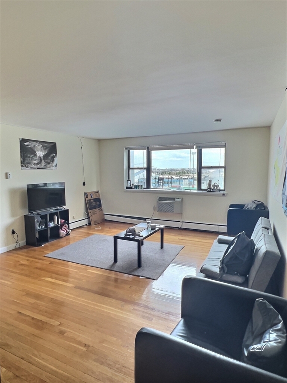 1039 Commonwealth Ave, Boston, Massachusetts, 2 Bedrooms Bedrooms, 3 Rooms Rooms,1 BathroomBathrooms,Residential Lease,For Rent,Commonwealth Ave,73538967